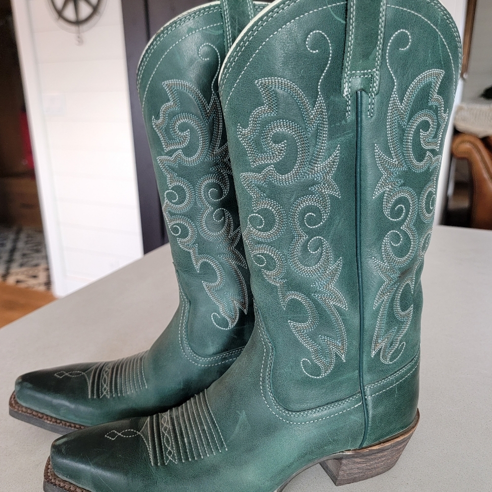 Womens Ariat Cowboy Boots, 5.5